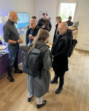 Menschen sprechen miteinander